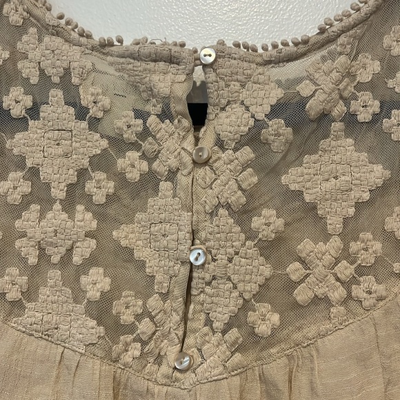 Tank top w/ detailing - Picture 5 of 6